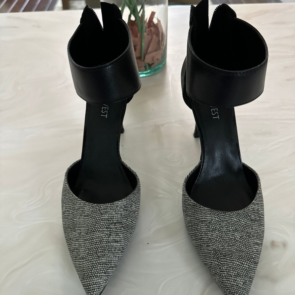Women shoes. Good as new. I rarely use this pair of shoes.